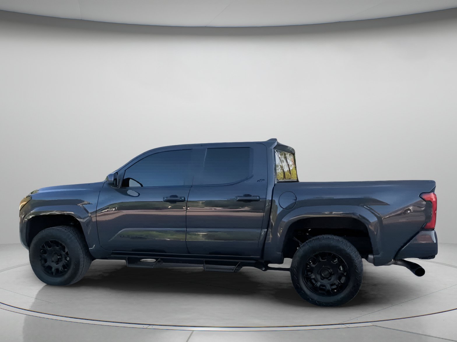 Used 2025 Toyota Tacoma SR5 AWD/4WD image 17