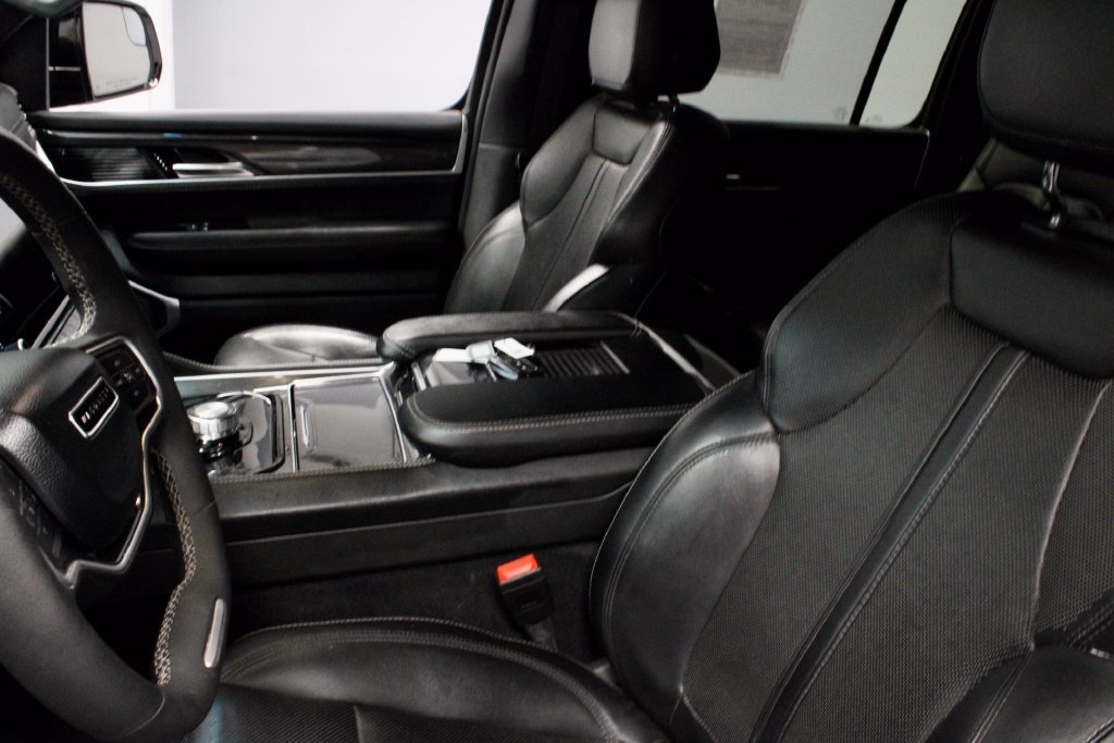 Used 2023 Jeep Wagoneer 2WD image 24