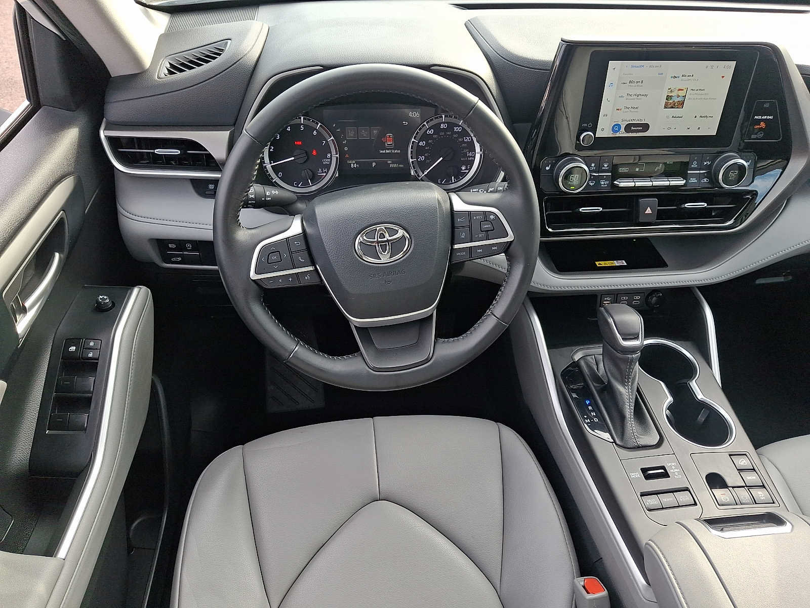 Used 2023 Toyota Highlander XLE AWD/4WD image 11