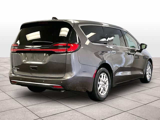 Used 2023 Chrysler Pacifica Touring-L FWD image 11