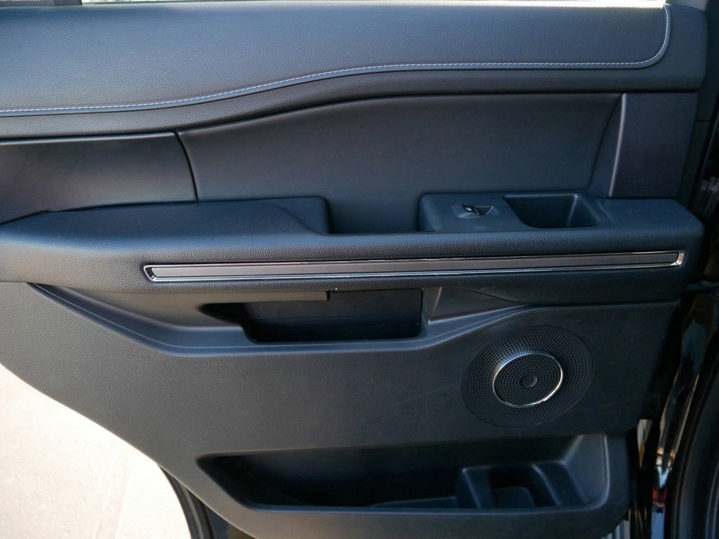 Certified 2024 Ford Expedition XLT image 12