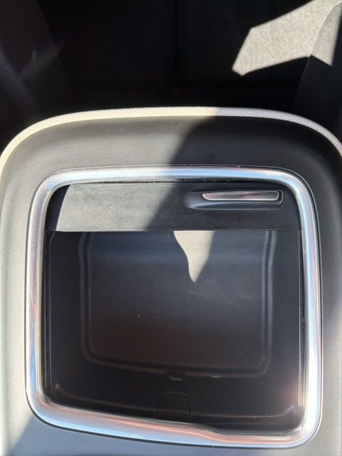 Used 2023 Chrysler Pacifica Touring-L image 41