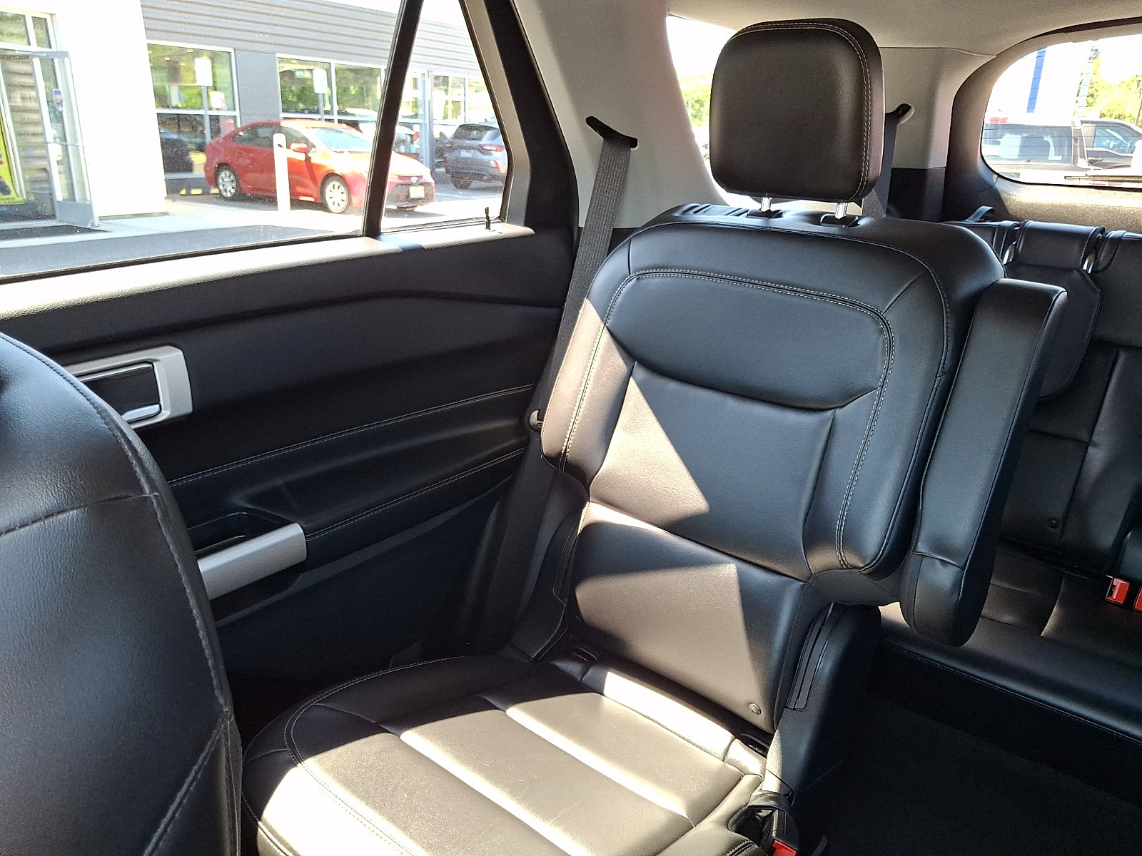 Certified 2023 Ford Explorer XLT w/ Equipment Group 202A AWD/4WD image 18