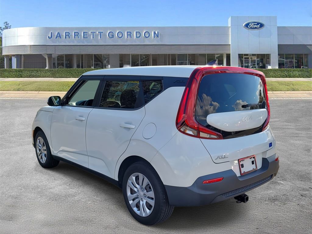 Used 2022 Kia Soul LX image 2
