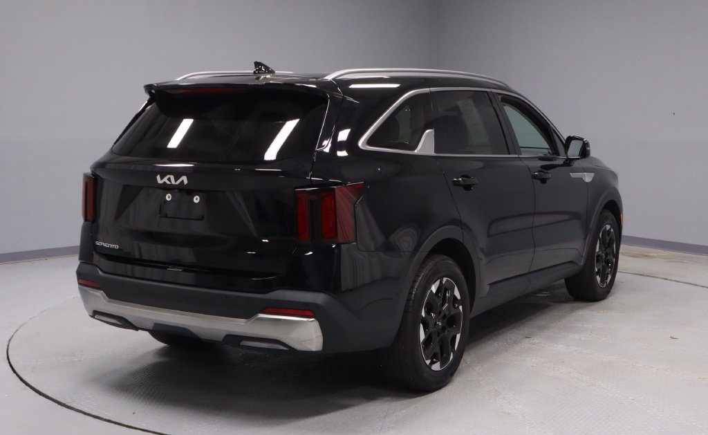 Used 2024 Kia Sorento S w/ Panoramic Sunroof Package FWD image 11