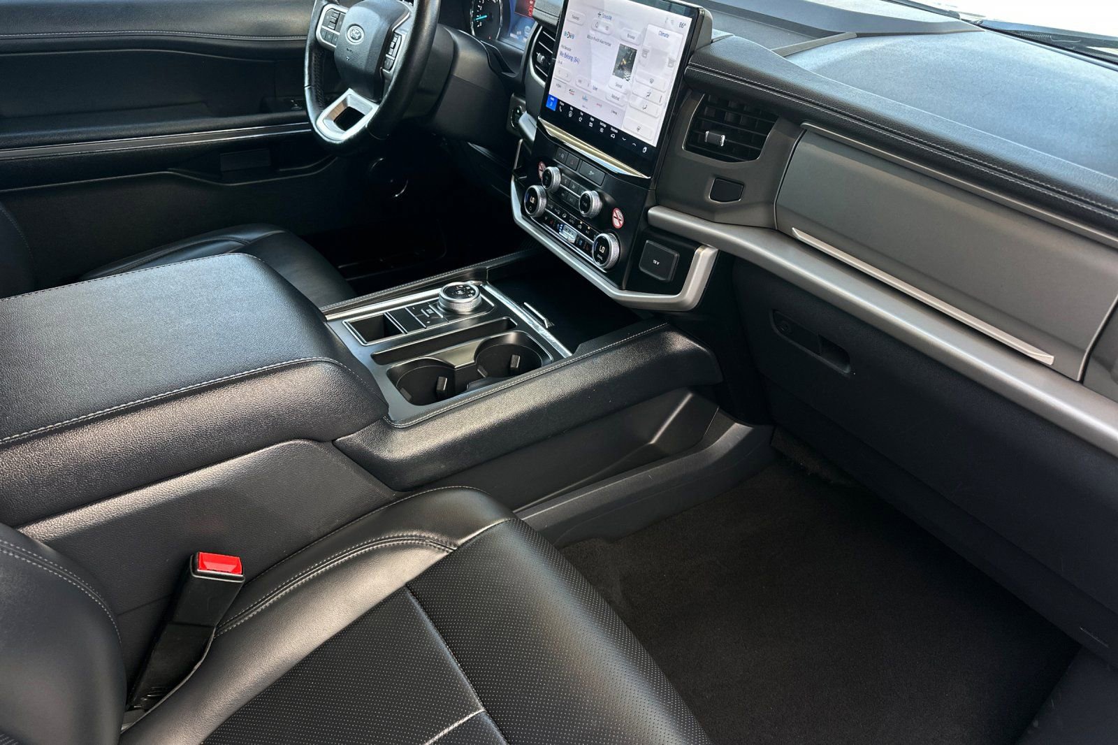 Certified 2024 Ford Expedition XLT image 16