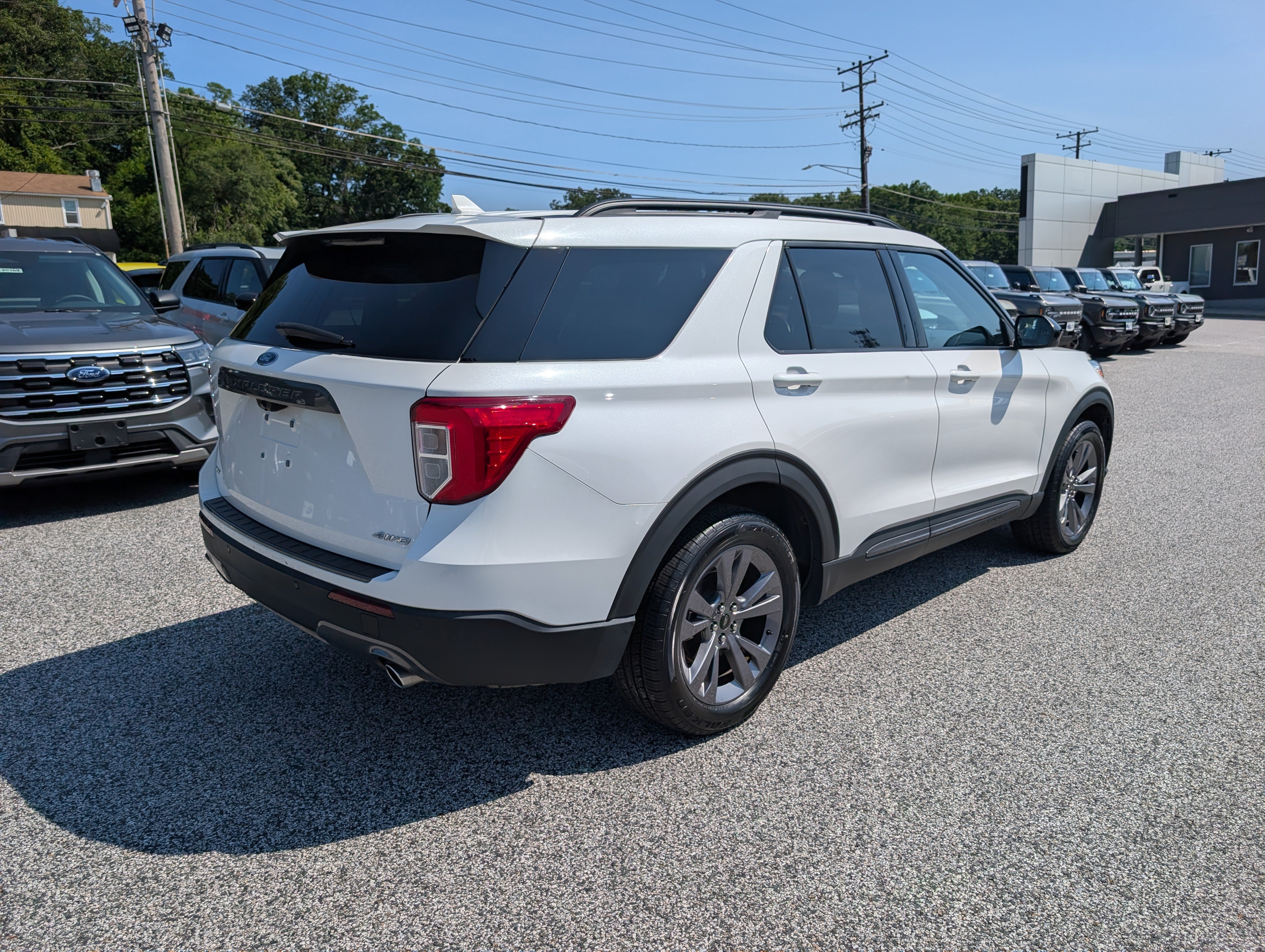 Certified 2022 Ford Explorer XLT w/ Equipment Group 202A AWD/4WD image 7