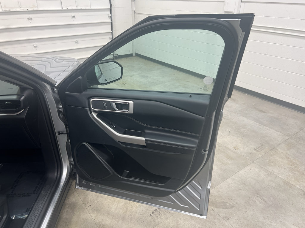 Certified 2024 Ford Explorer XLT RWD image 22