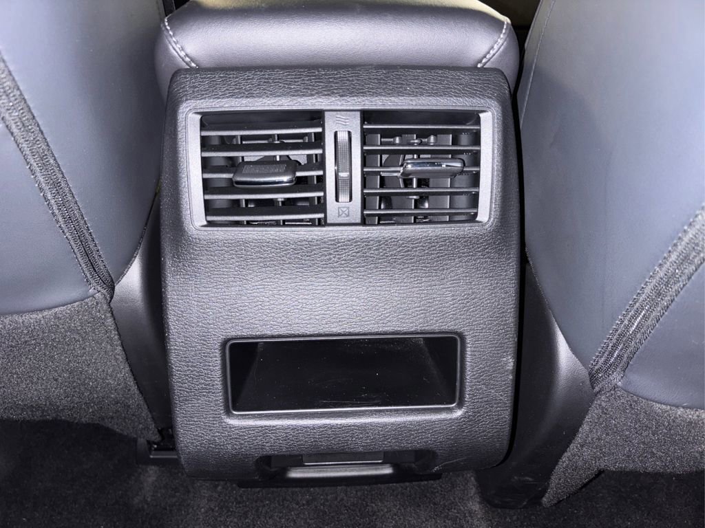 Used 2025 Mitsubishi Outlander SE image 30