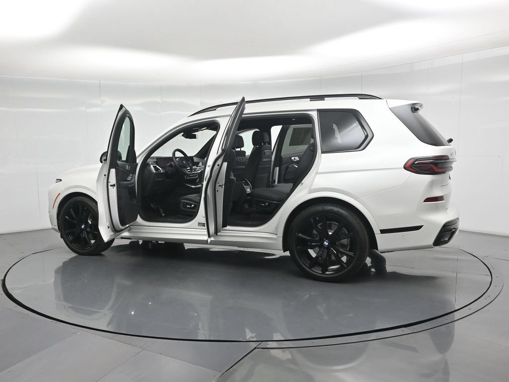 Used 2025 BMW X7 xDrive40i w/ M Sport Package AWD/4WD image 36