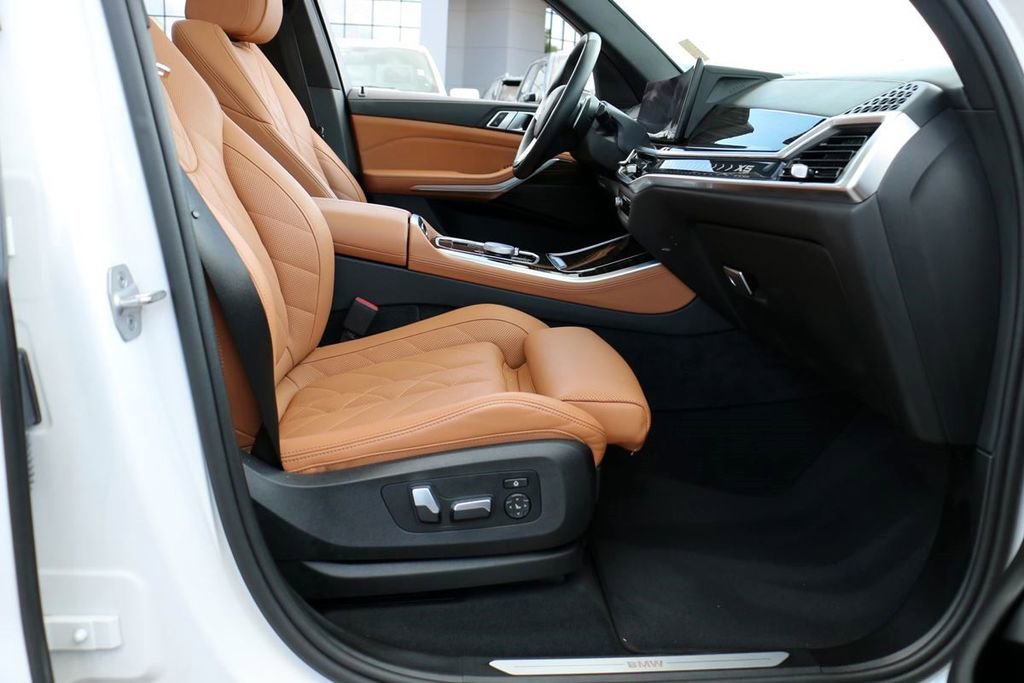 Used 2024 BMW X5 sDrive40i w/ Parking Assistance Package RWD image 34
