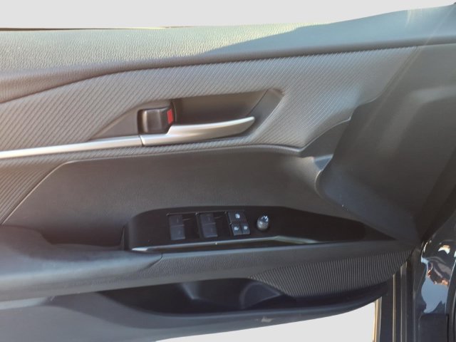 Used 2025 Toyota Camry SE FWD image 8