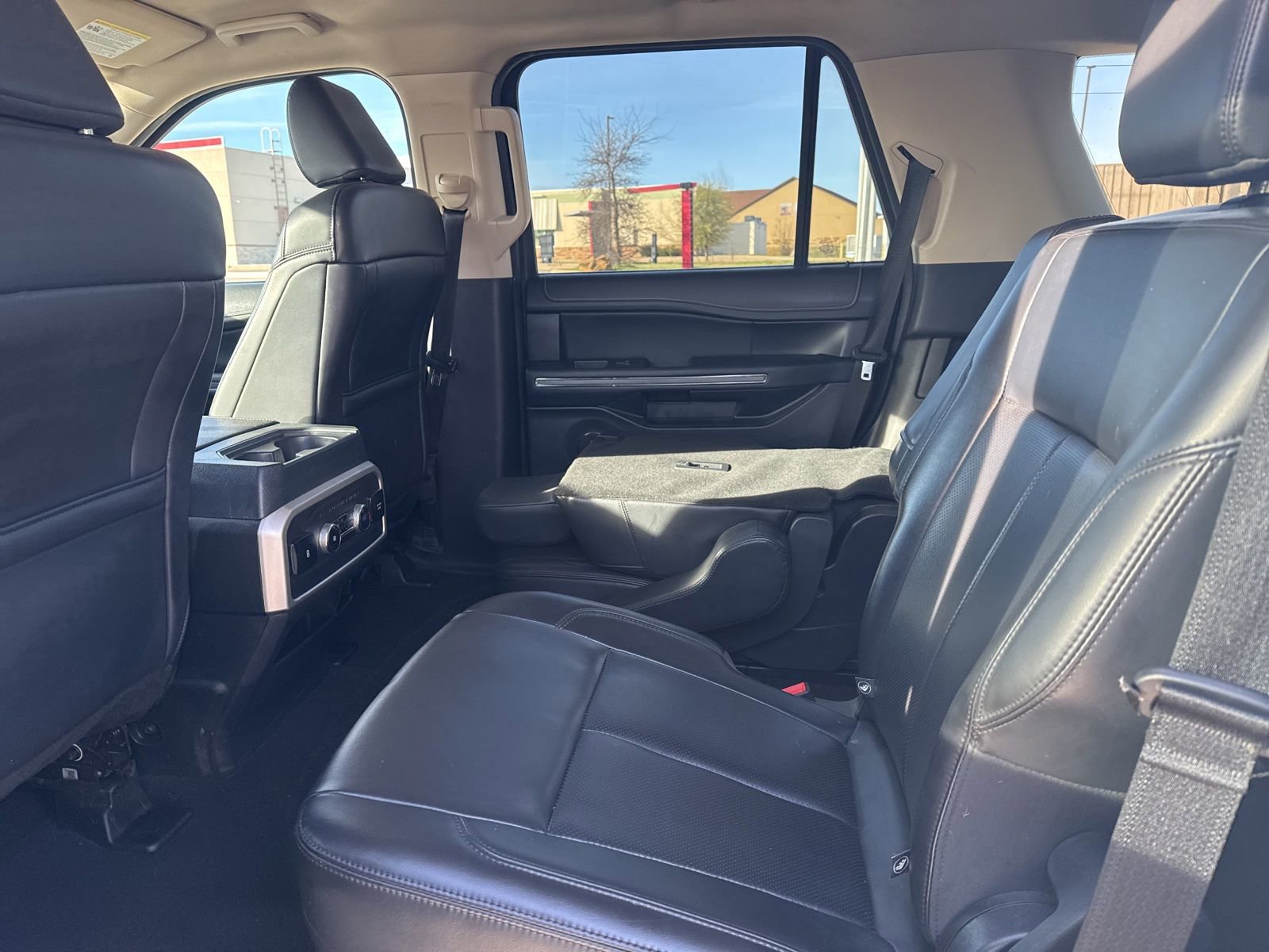 Certified 2024 Ford Expedition XLT image 9