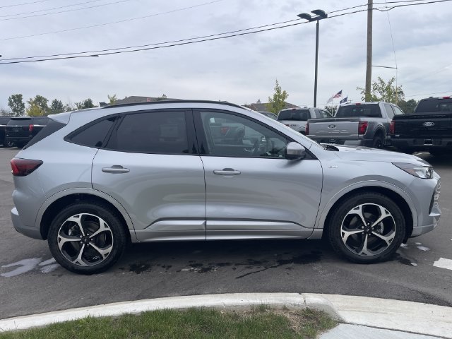 Certified 2023 Ford Escape ST-Line Select AWD/4WD image 6