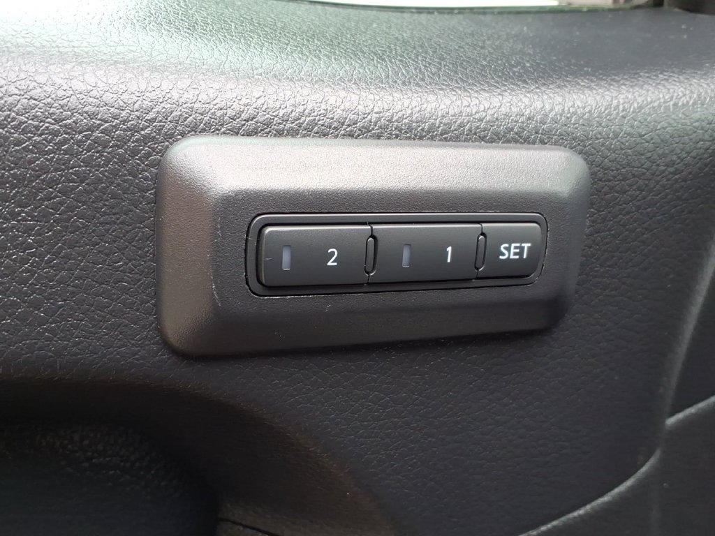 Used 2021 Nissan Titan PRO-4X w/ Pro-4x Convenience Package AWD/4WD image 24