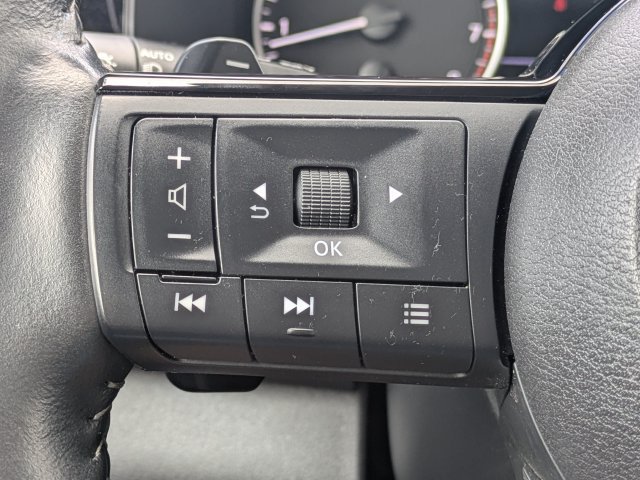 Used 2025 Nissan Pathfinder SL FWD image 26