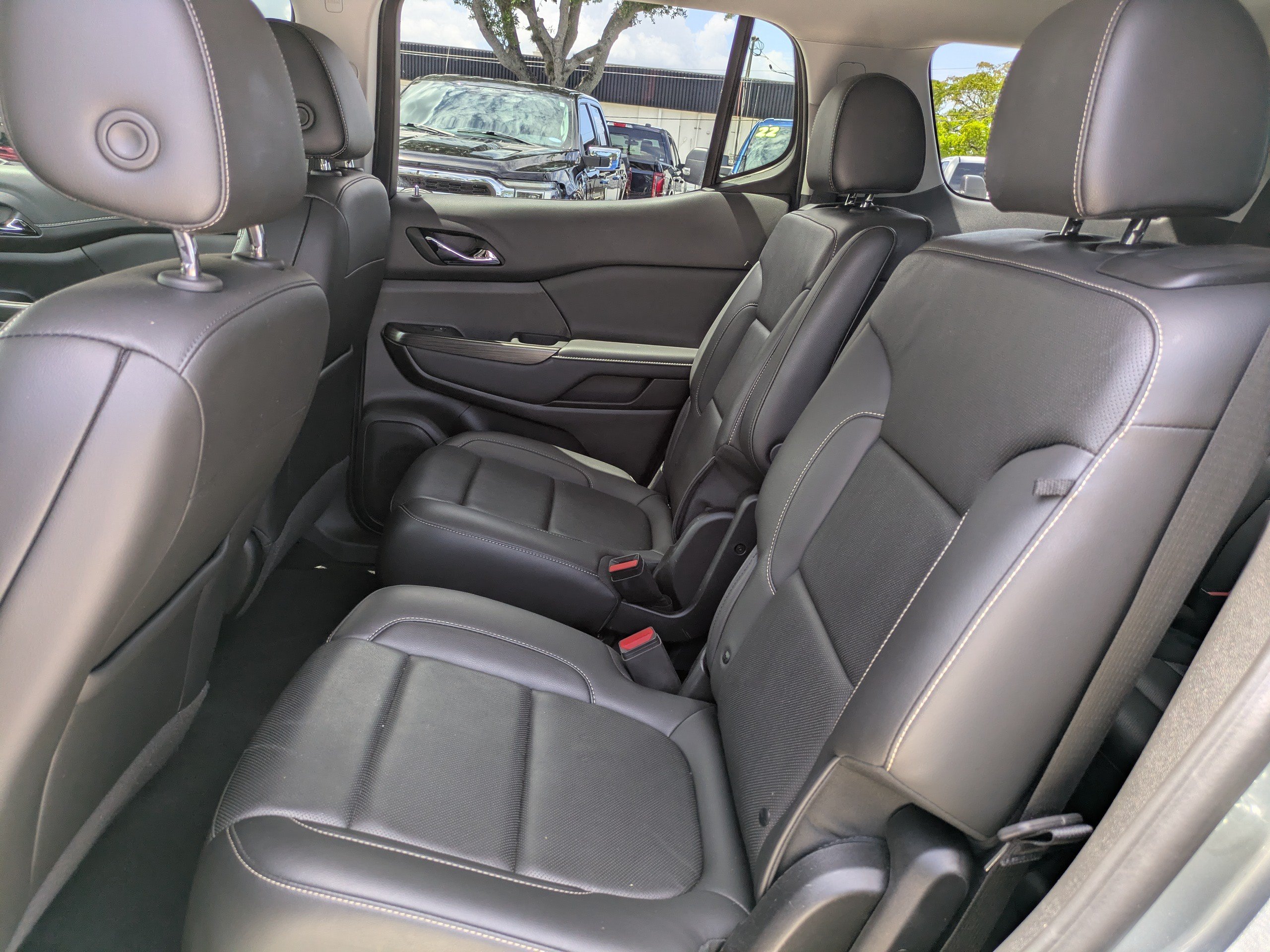 Used 2023 GMC Acadia SLT FWD image 16