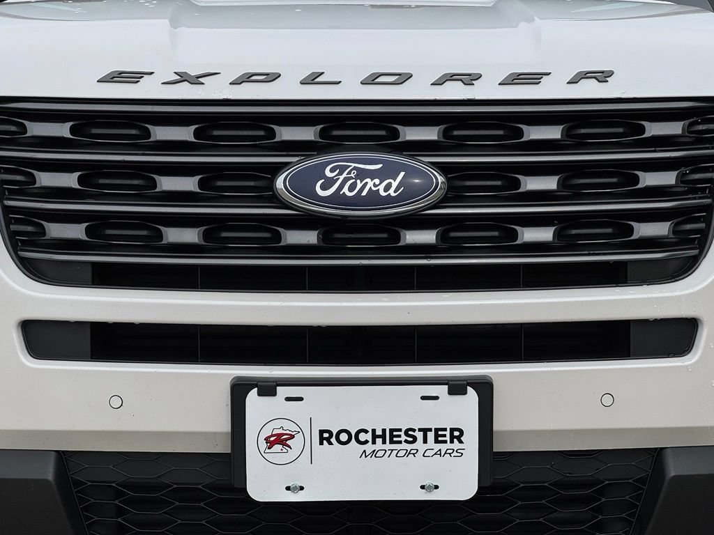 Certified 2017 Ford Explorer XLT w/ Equipment Group 202A AWD/4WD image 40