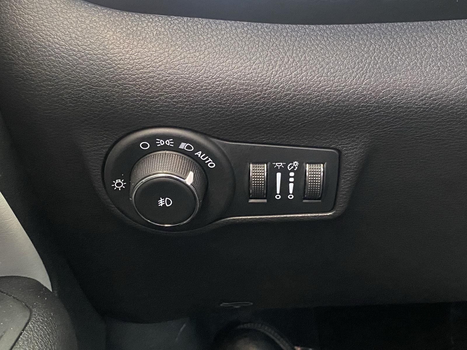 Used 2023 Jeep Compass Limited AWD/4WD image 19