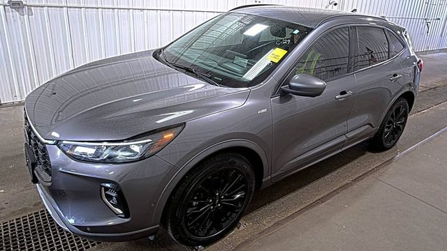Certified 2023 Ford Escape ST-Line Elite w/ Premium Technology Package AWD/4WD image 2