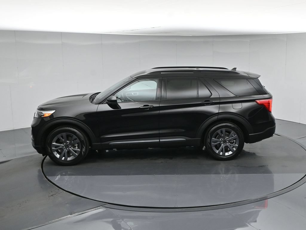Certified 2023 Ford Explorer XLT w/ Equipment Group 202A RWD image 43