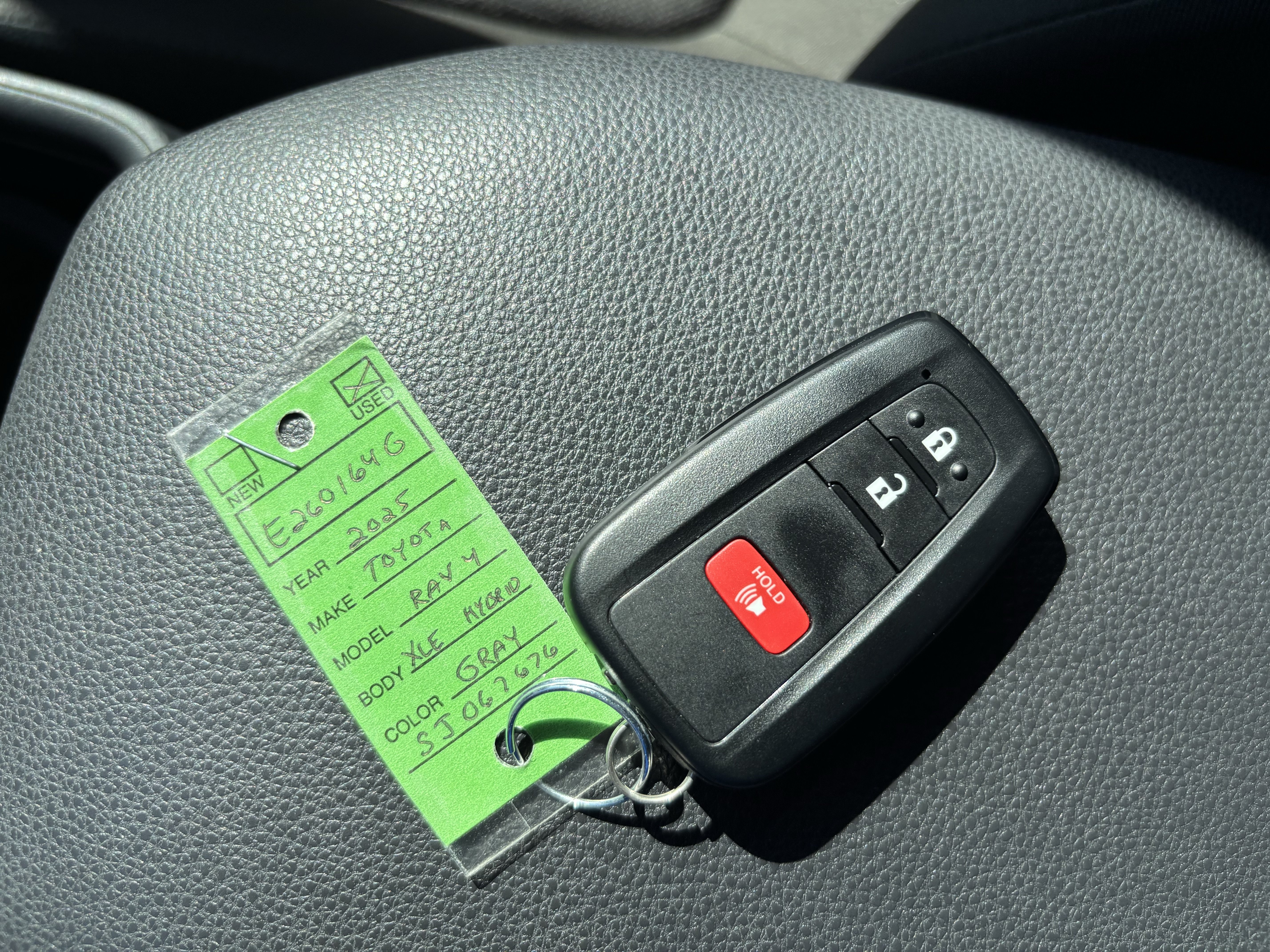 Used 2025 Toyota RAV4 XLE AWD/4WD image 39