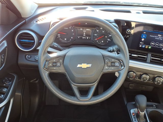Used 2024 Chevrolet Trax LS w/ LS Convenience Package FWD image 13