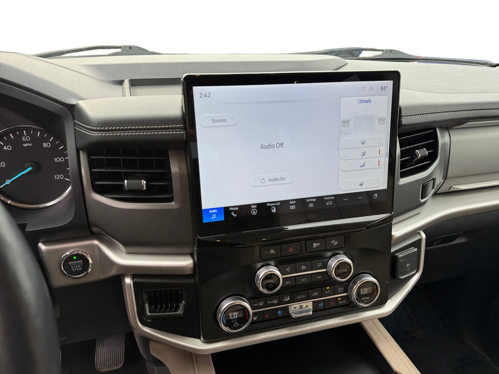 Certified 2024 Ford Expedition Max XLT image 12