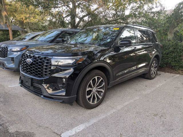 Certified 2025 Ford Explorer ST-Line AWD/4WD image 2