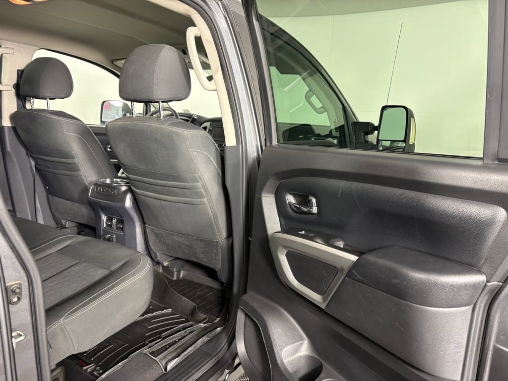 Used 2017 Nissan Titan SV image 33