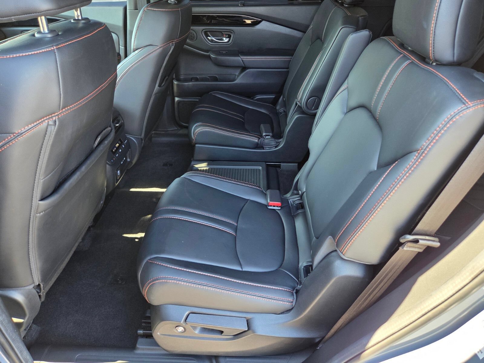 Used 2025 Honda Pilot TrailSport image 11