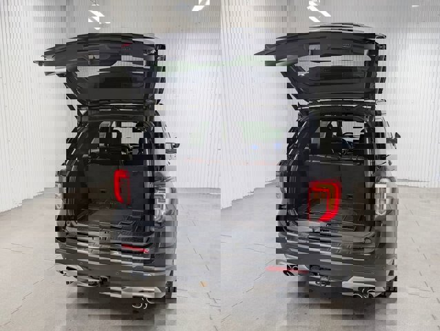 Certified 2020 Ford Explorer Platinum w/ Premium Technology Package image 7