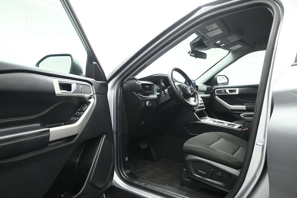 Certified 2022 Ford Explorer XLT RWD image 24