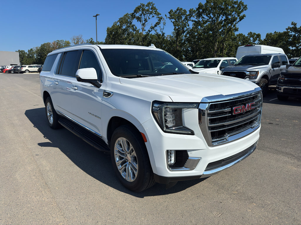 Used 2022 GMC Yukon XL SLT w/ SLT Premium Package AWD/4WD image 3