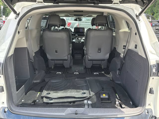 Used 2021 Toyota Sienna Limited FWD image 18
