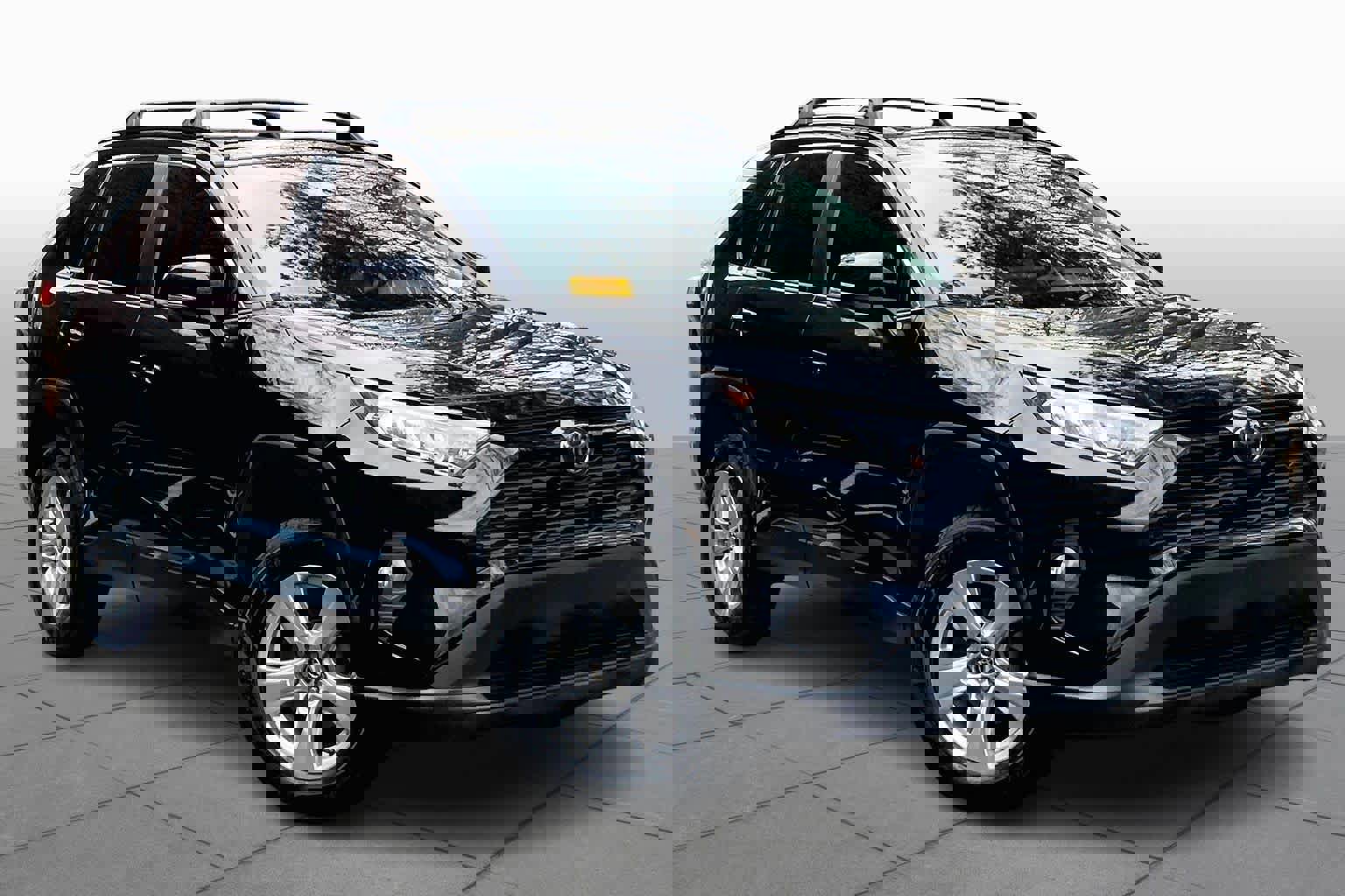 Used 2020 Toyota RAV4 XLE w/ Convenience Package image 5