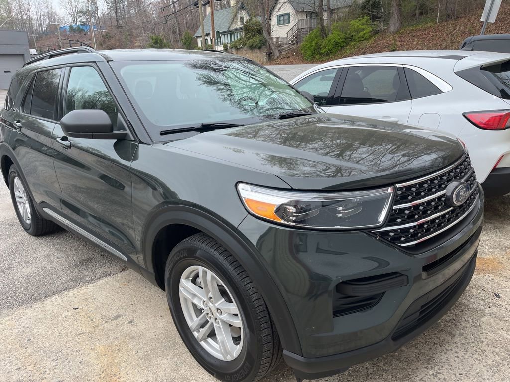 Certified 2022 Ford Explorer XLT image 2