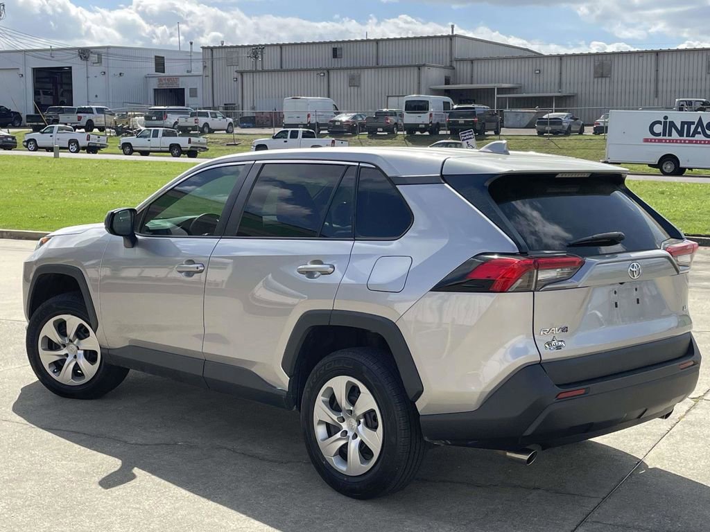 Used 2022 Toyota RAV4 LE image 3