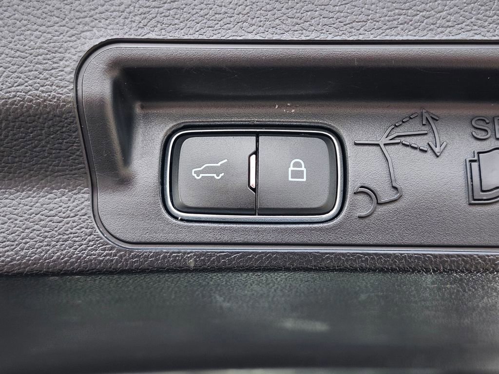 Certified 2022 Ford Explorer XLT w/ Equipment Group 202A image 35