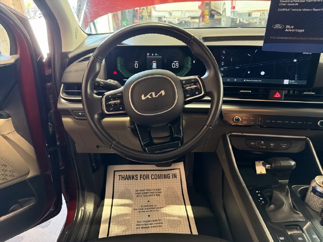 Used 2025 Kia Carnival FWD image 13