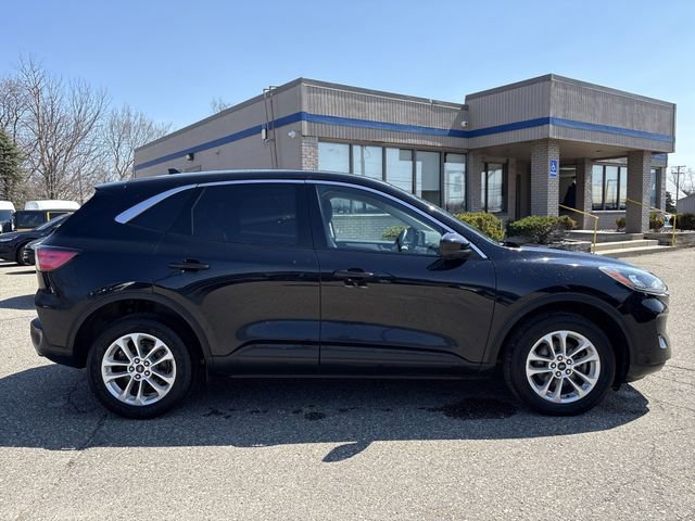 Certified 2020 Ford Escape SE image 2