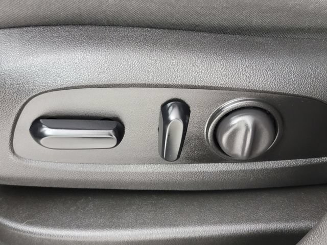 Used 2018 Chevrolet Equinox LT FWD image 14
