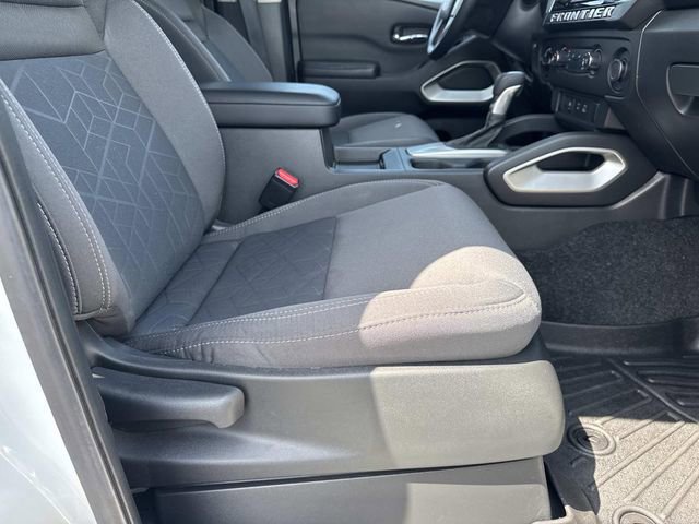 Used 2025 Nissan Frontier SV image 11