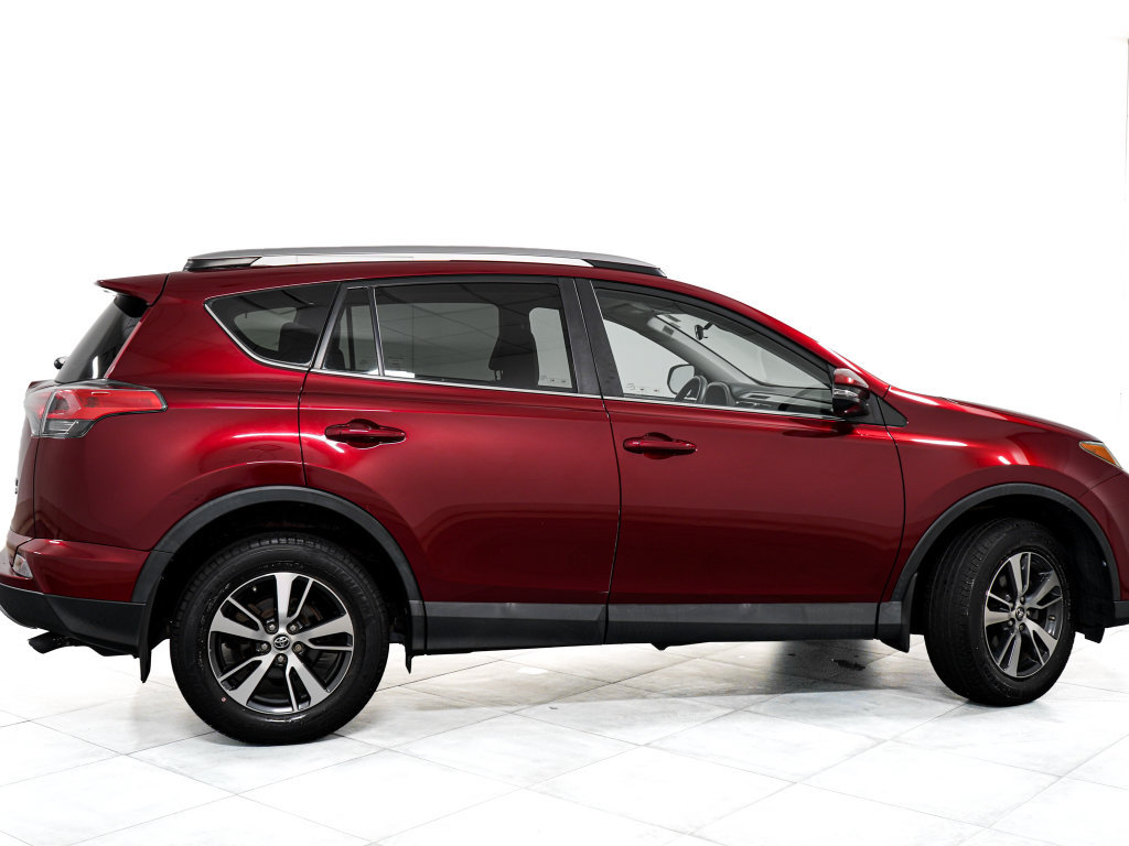 Used 2018 Toyota RAV4 XLE AWD/4WD image 7