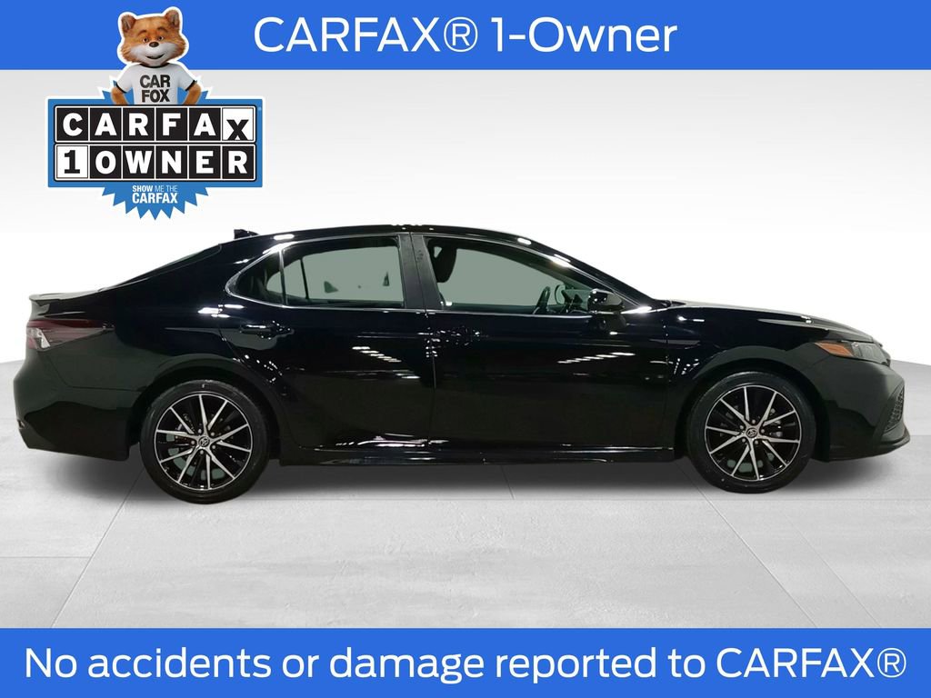 Used 2022 Toyota Camry SE w/ Cold Weather Package FWD image 2