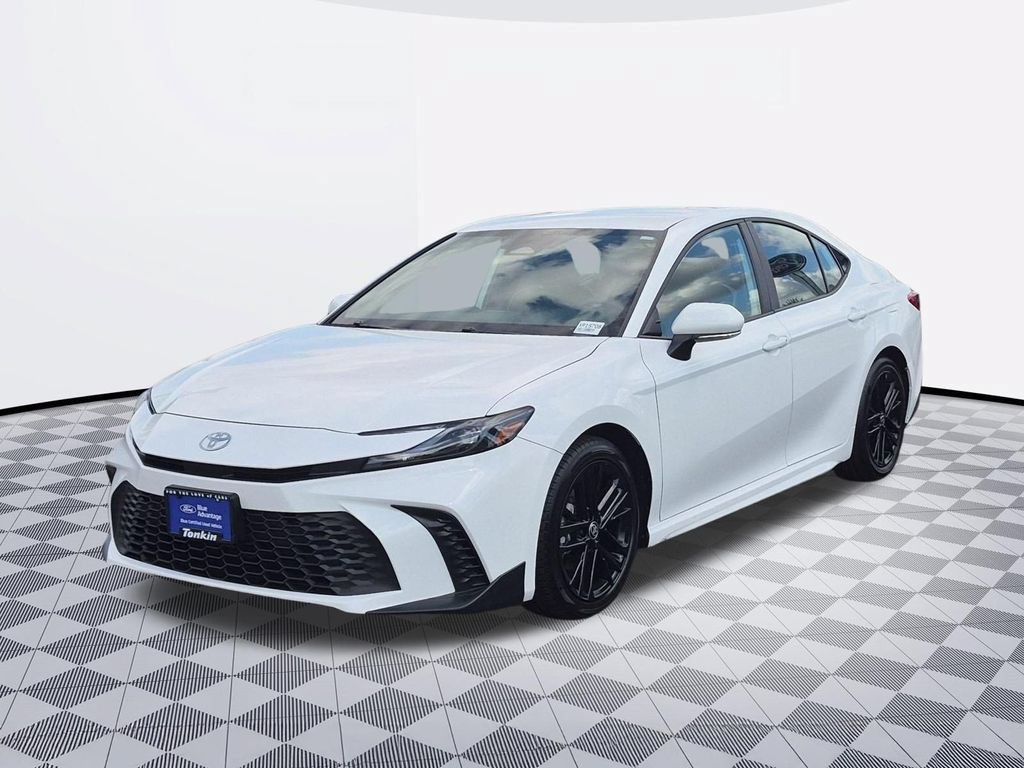 Used 2025 Toyota Camry SE FWD image 2