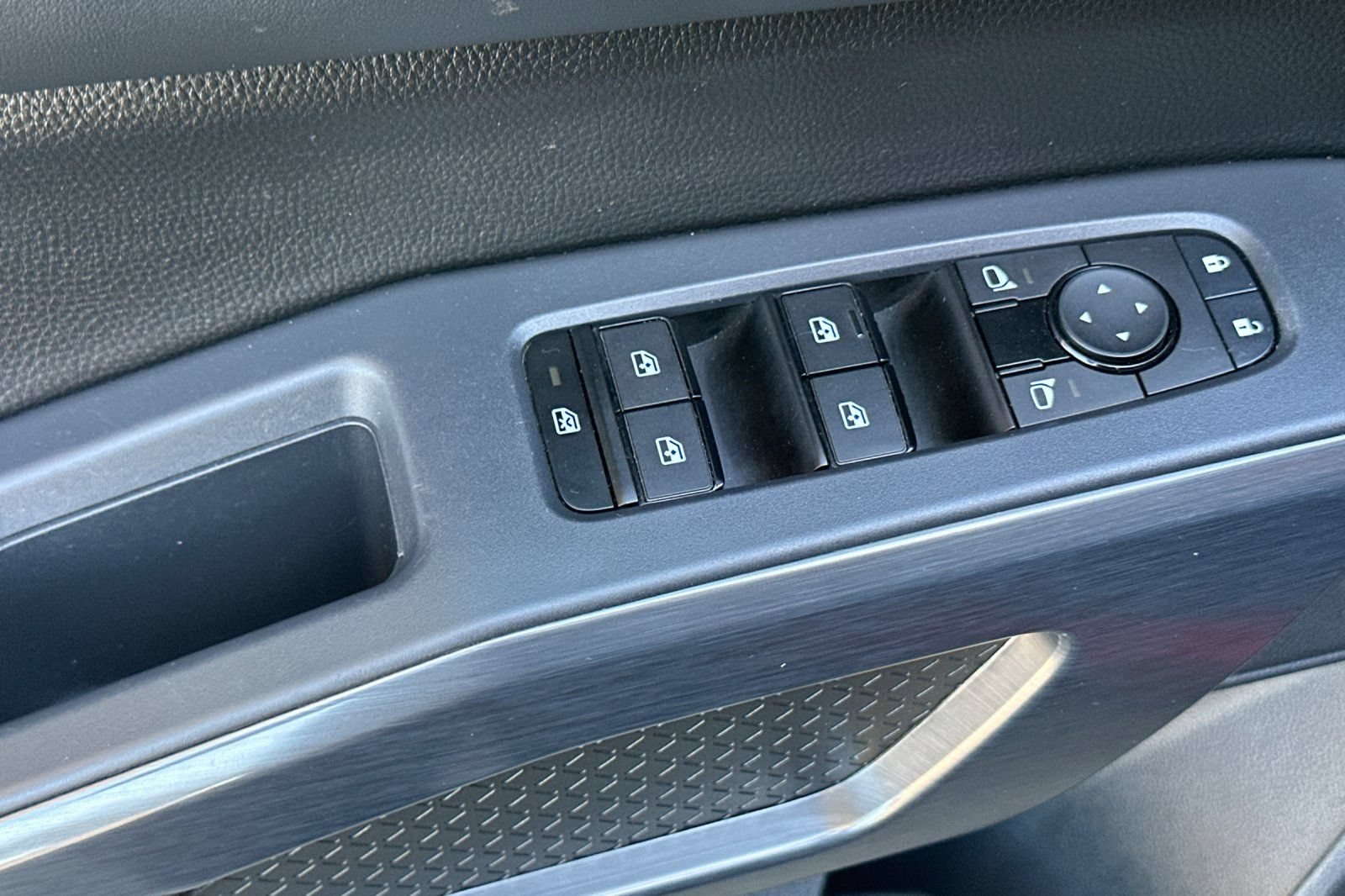 Used 2024 Nissan Pathfinder Rock Creek AWD/4WD image 12