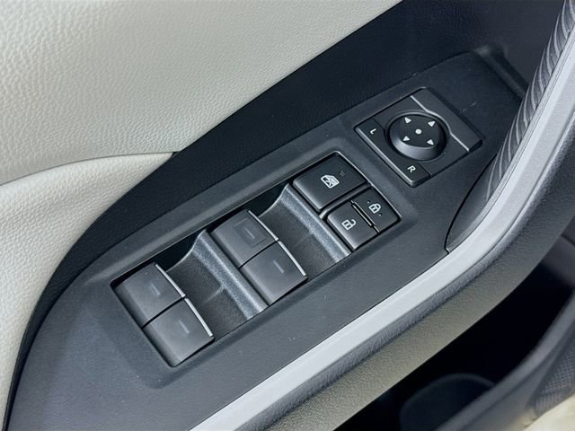Used 2022 Toyota RAV4 XLE image 17