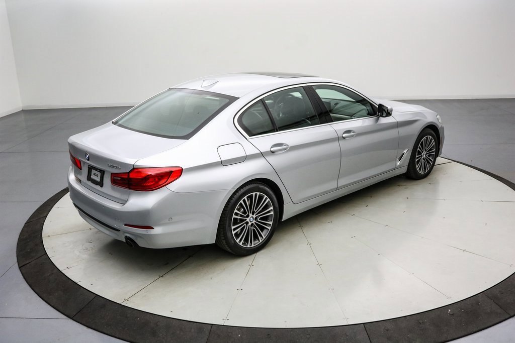 Used 2020 BMW 530e w/ M Sport Package image 5
