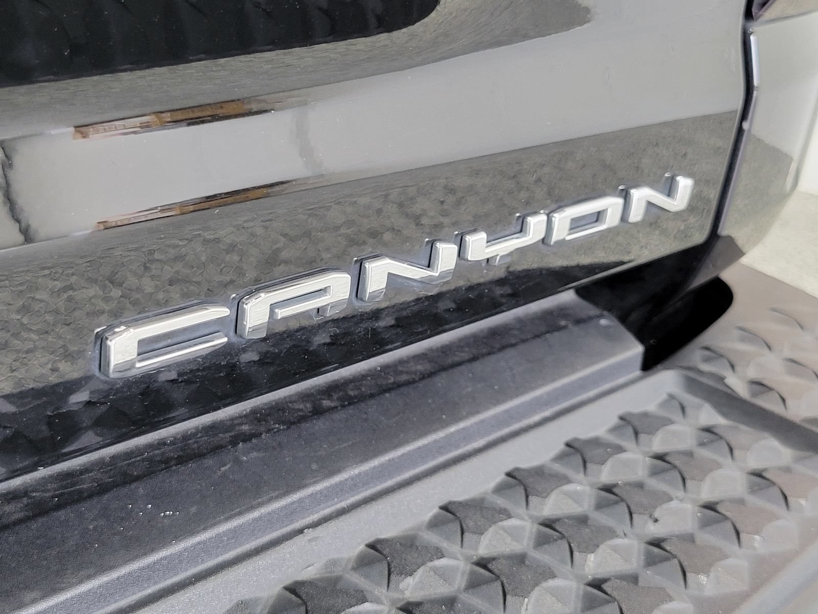 Used 2025 GMC Canyon Denali AWD/4WD image 31
